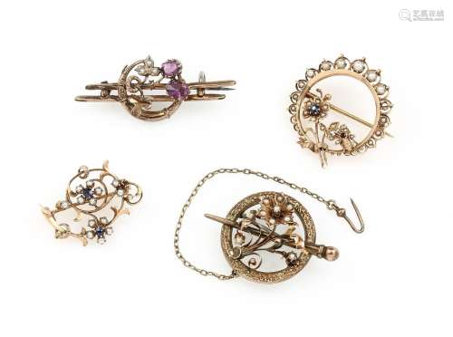 Lot 4 brooches with coloured stones and pearls