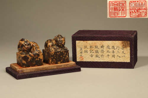 清 寿山石雕狮钮印章一对 石