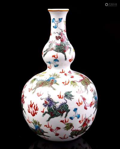 Porcelain gourd vase