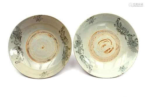 2 glazed earthenware dishes