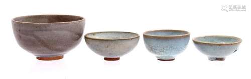 4 glazed earthenware bowls