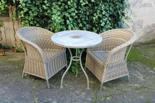 2 plastic armchairs and side table