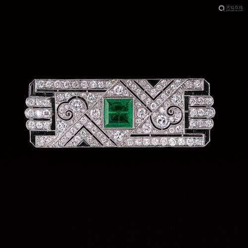 An Art-déco Emerald Diamond Brooch.