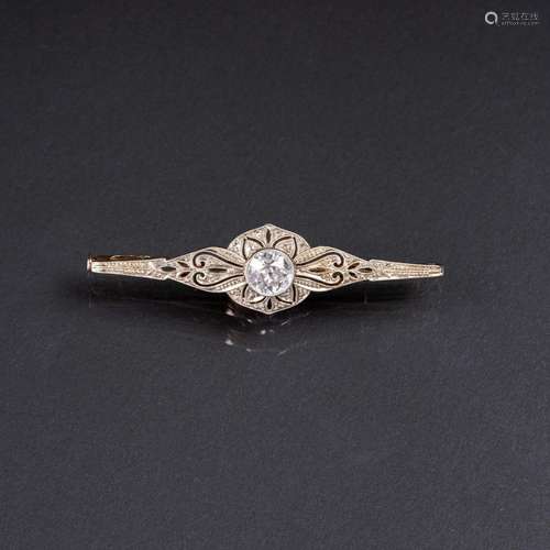 A petite Art-déco Brooch with Solitaire Diamond.