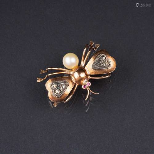 A Miniature Brooch 'Fly'.