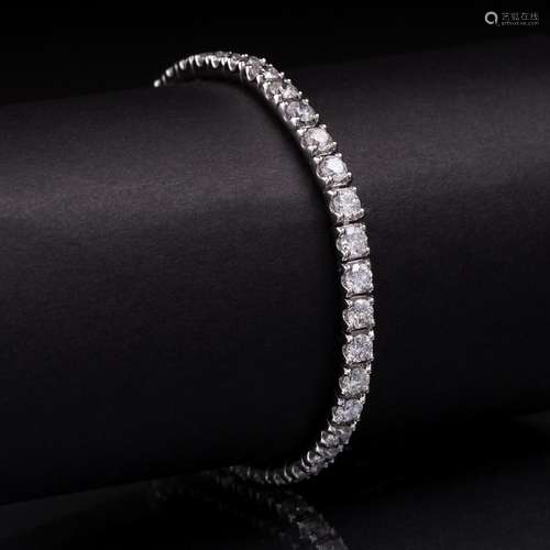 A fine Diamond Bracelet.