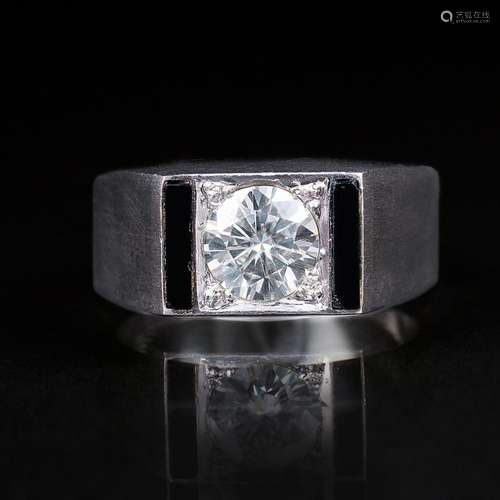 A Gentlemen's Solitaire Diamond Ring.