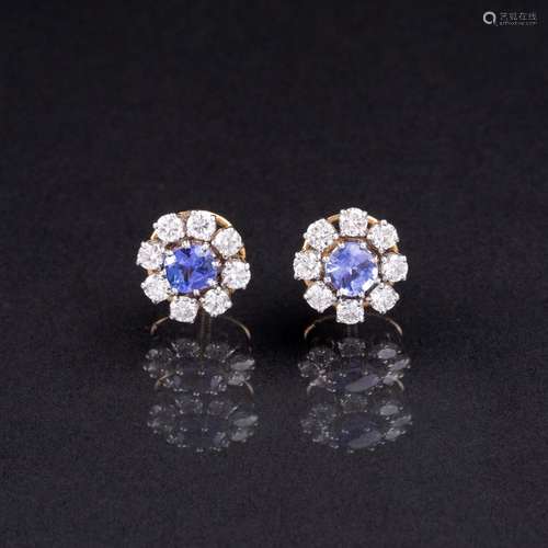 A Pair of Tanzanite Diamond Earstuds.