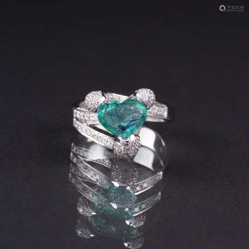 A modern Diamond Ring with Emerald Heart.