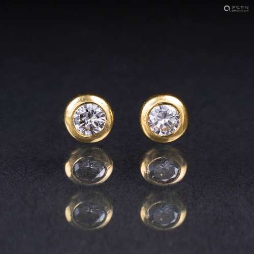 A Pair of Solitaire Diamond Earstuds.