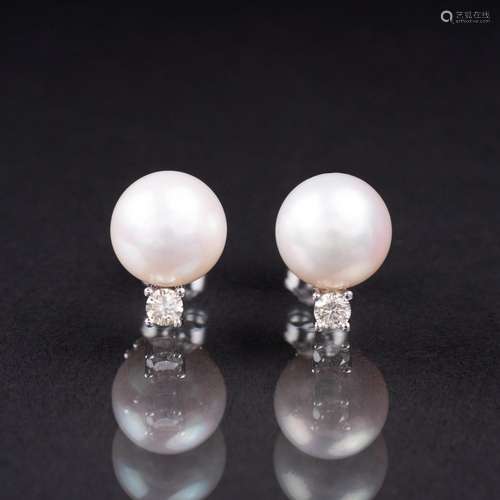 A Pair of Pearl Solitaire Diamond Earstuds.