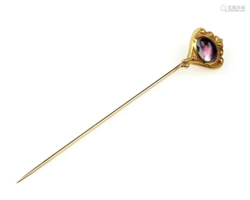 14 kt gold pin with tourmaline