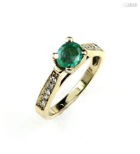 14 kt gold ring with emerald and brilliants