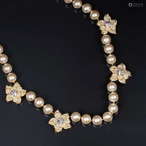 Valentino Garavani A Faux Pearls Flower Necklace with Swarov...