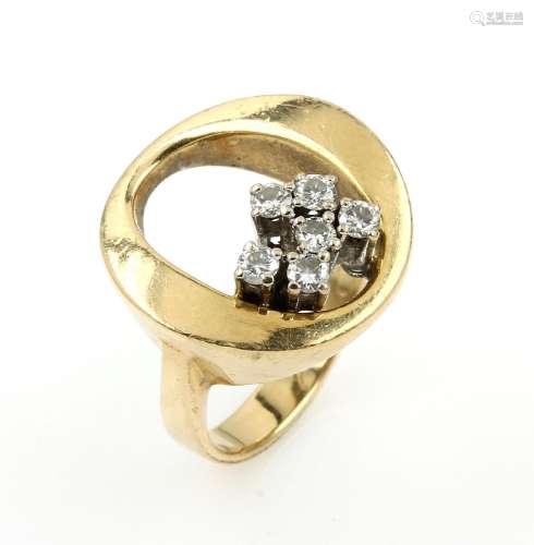 18 kt gold designer ring with brilliants