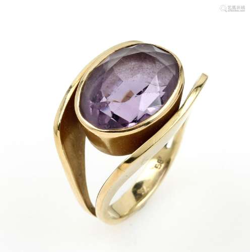 14 kt gold ring with amethyst