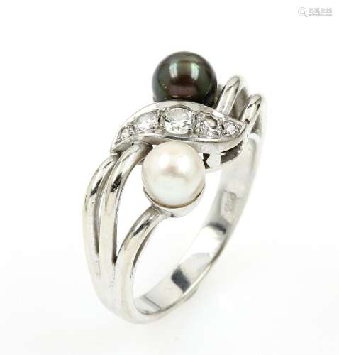 14 kt gold ring with pearls and brilliants