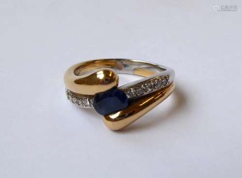 Bicolor-Ring mit Saphir
