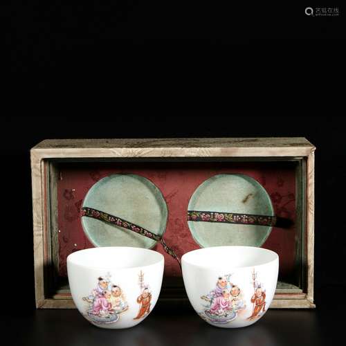 A Pair Of Famille Rose Porcelain Figure Cup ,China