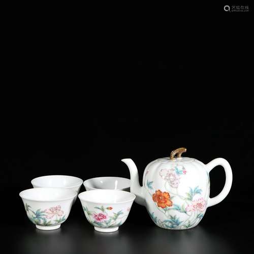 A Set Of Famille Rose Porcelain 