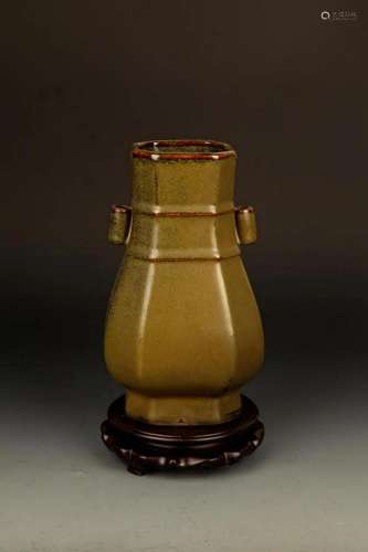 A TEA COLOR GLAZED PORCELAIN BOTTLE