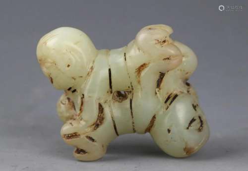 A FINE BOY CARVING PALE CELADON JADE PENDANT