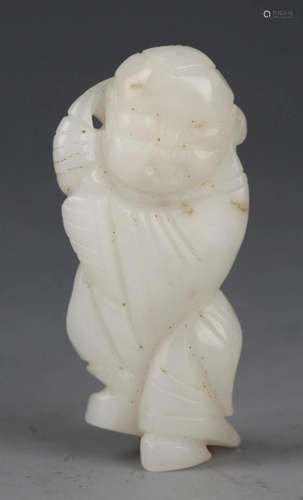 A FINE BOY CARVING PALE CELADON JADE PENDANT