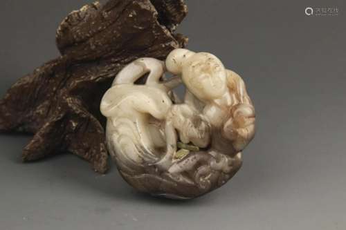 A FINE JADE PENDANT IN FIGURE OF IMMORAL