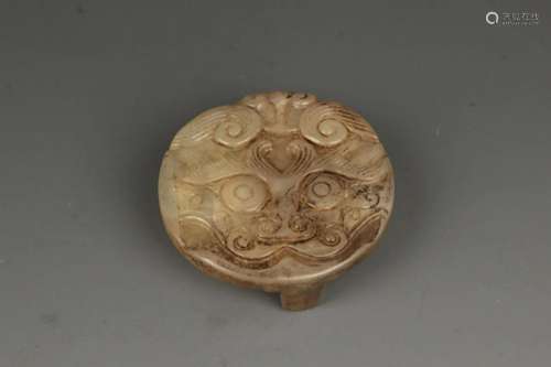 AN OLD ANIMAL FACE JADE BELT BUCKLE