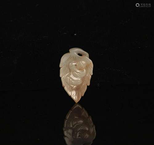 A FINE LEAF SHAPE HE TIAN JADE PENDANT