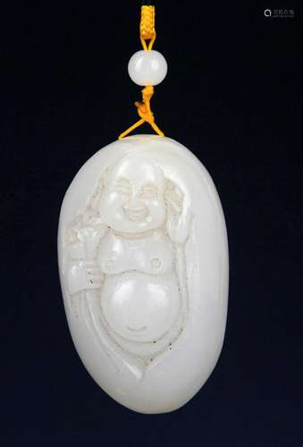 A MAITREYA BUDDHA CARVING HETINA JADE PENDANT