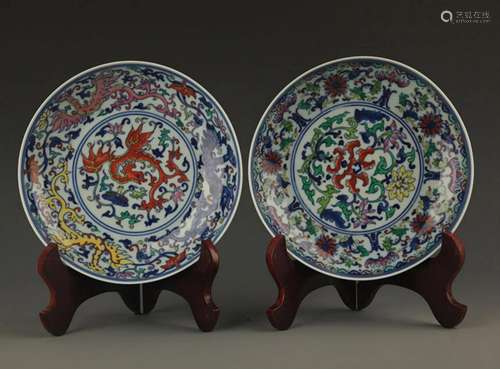 A FINE DOU CAI FLOWER PATTERN PORCELAIN PLATE