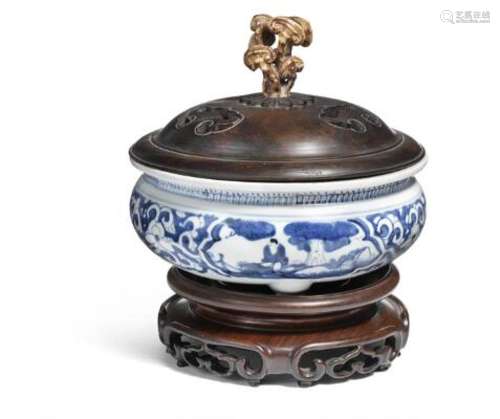 A Chinese blue and white porcelain tripod censer