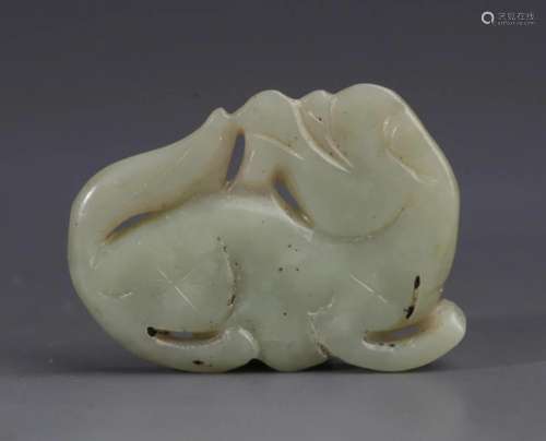 A FINE PALE CELADON JADE RUI SHOU FIGURE PENDANT