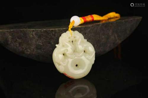 A FINE HETIAN JADE IN FIGURE OF RUI SHOU