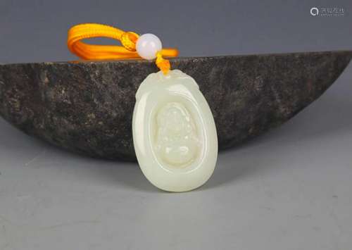 A FINELY CARVED HETIAN GREENISH WHITE JADE PENDANT