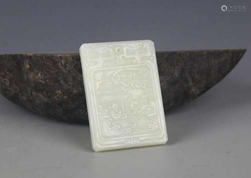 A FINELY CARVED HETIAN GREENISH WHITE JADE PENDANT