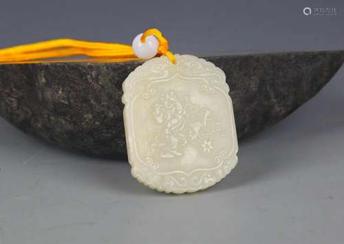 A FINELY CARVED HETIAN GREENISH WHITE JADE PENDANT