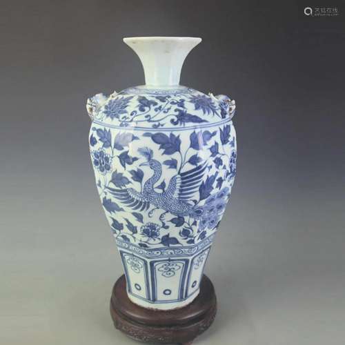 BLUE AND WHITE FLOWER PAINTED PORCELAIN VASE