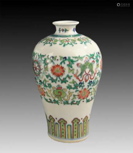 A FINE DOUCAI COLOR mei style porcelain VASE