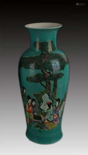 A TURQUOISE GROUND FAMILLE VERTE PORCELAIN VASE