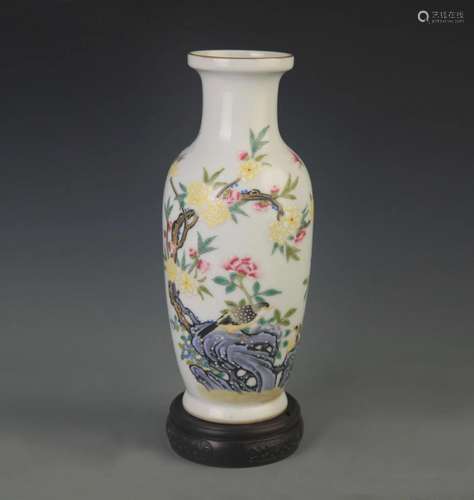 RARE FAMILLE ROSE BIRD PATTERN PORCELAIN VASE