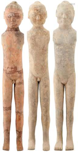 Drei männliche Keramikfiguren