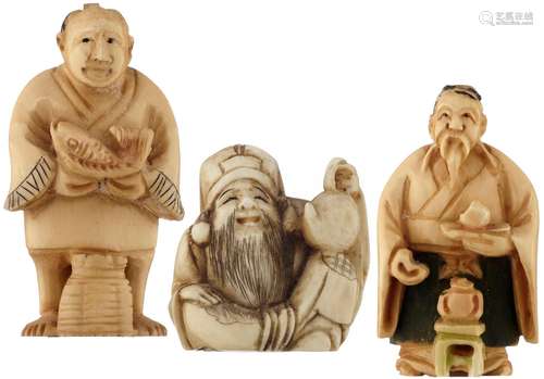 Drei figürliche Netsuke