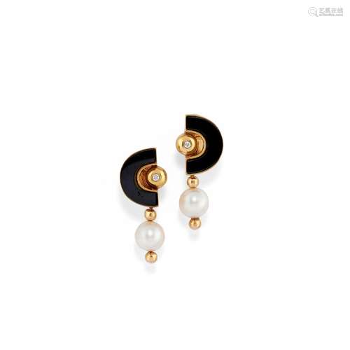 A 18K yellow gold, onyx, pearl and diamond earclips