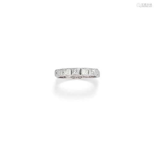 A 18K white gold and diamond ring