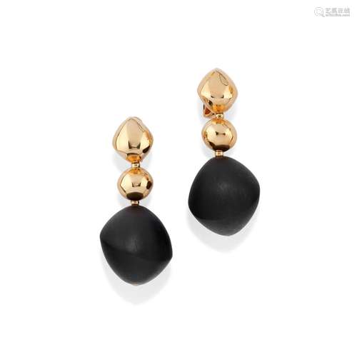 Vhernier - A 18K yellow gold and wood earrings,