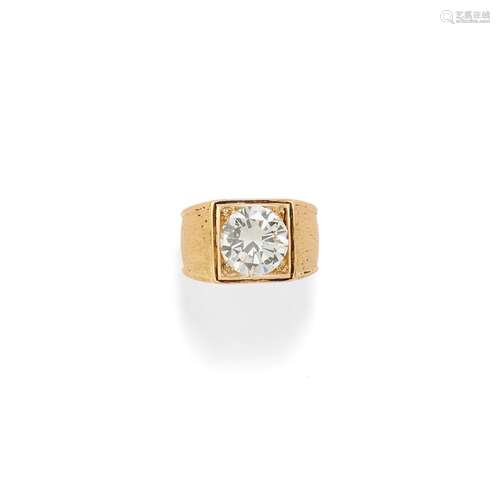 A 18K yellow gold and diamond ring