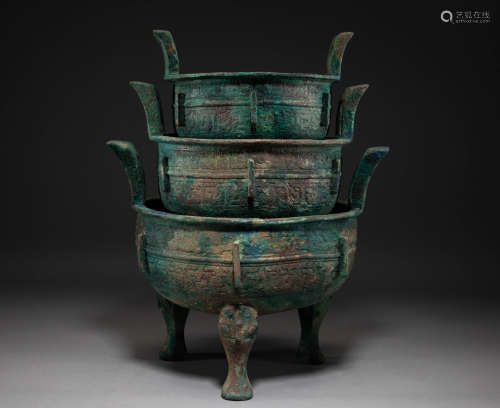 Chinese Han Dynasty bronze three-legged furnace