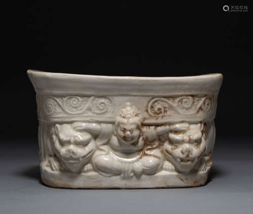 Ding kiln porcelain pillow of Song Dynasty of China